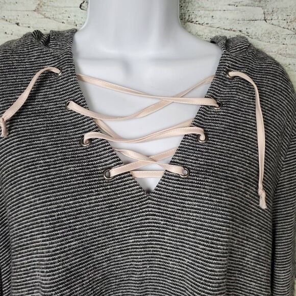 Maurices Women’s Lace-Up Hoodie Sweater Gray Striped Long Sleeve Size 0x - Picture 8 of 12